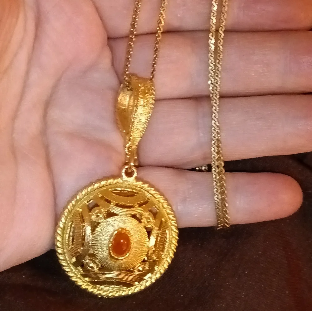 Gorgeous Dior Gold Filled - Picture 3 of 11